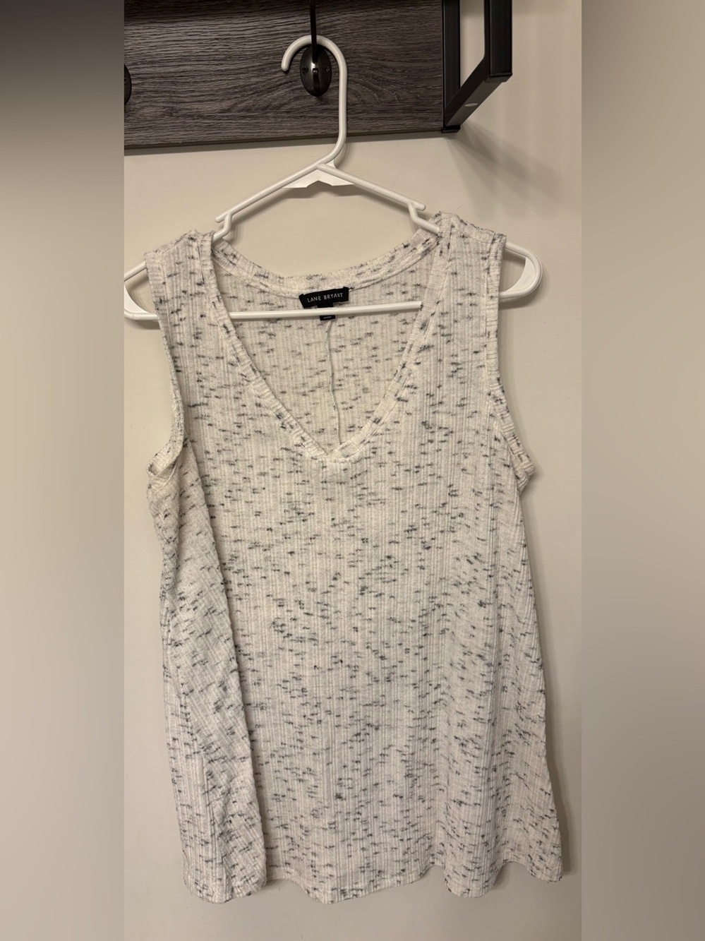 Lane Bryant 14/16 cream sleeveless top- w/speckles